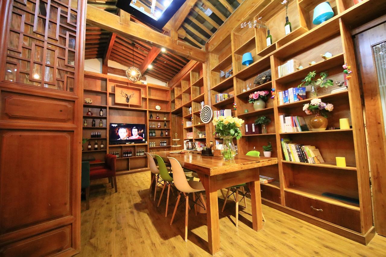 Peter Goullart Boutique Inn Лицзян Экстерьер фото