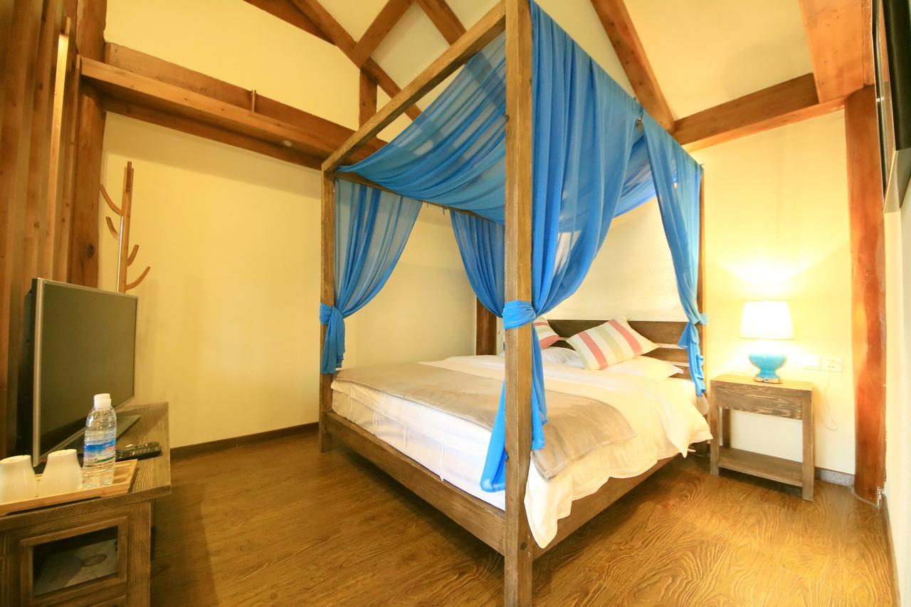 Peter Goullart Boutique Inn Лицзян Экстерьер фото