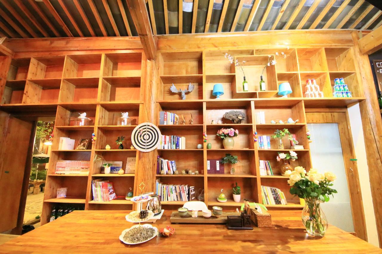 Peter Goullart Boutique Inn Лицзян Экстерьер фото